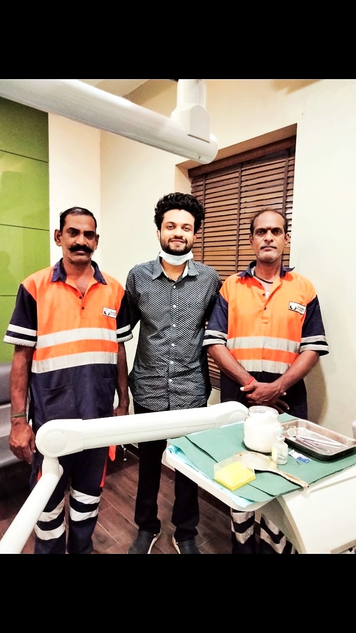Respecting every role: Dr. Pranav Hariharan honors sanitation workers with gratitude.